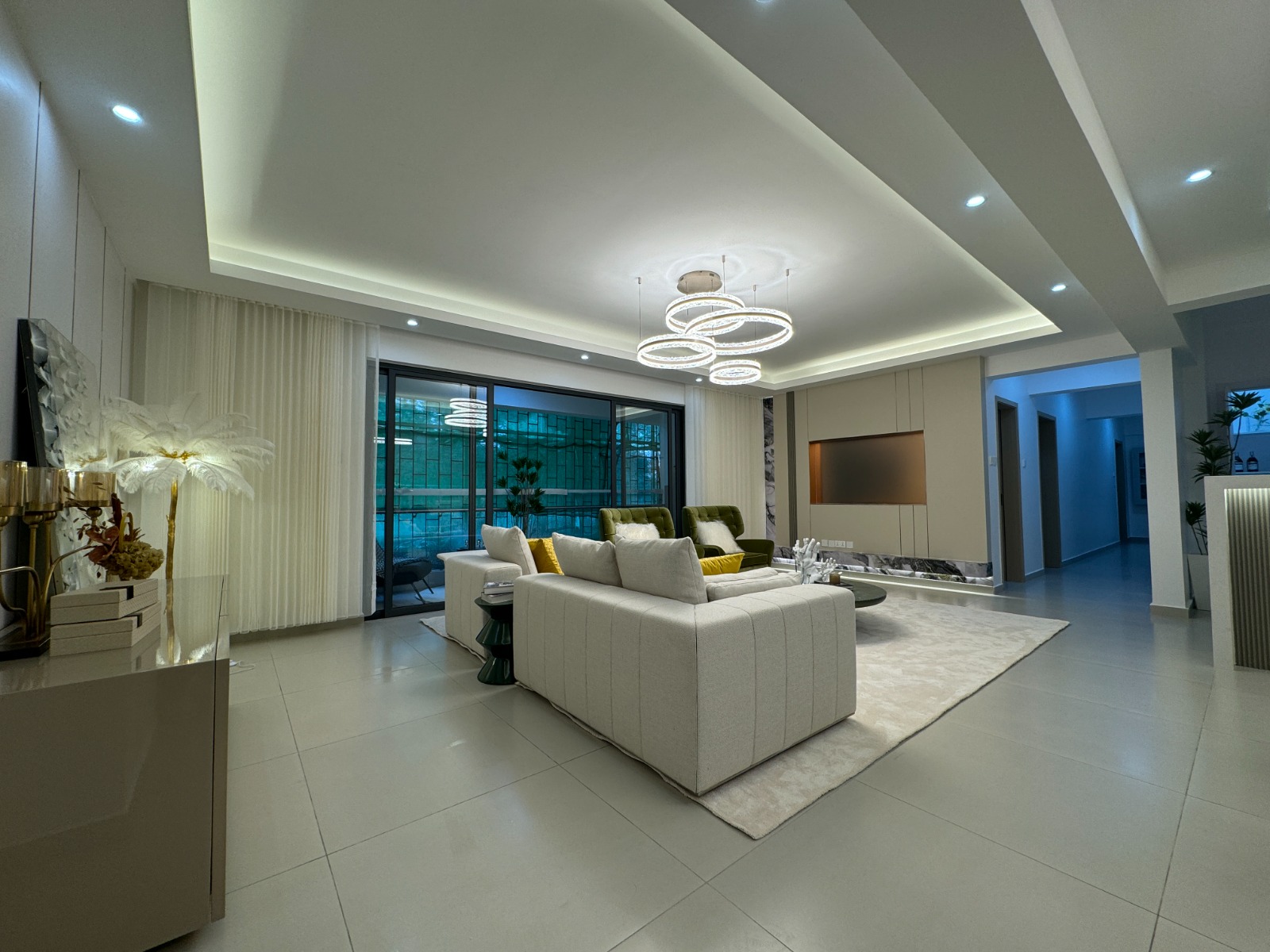 Royal Legend interior