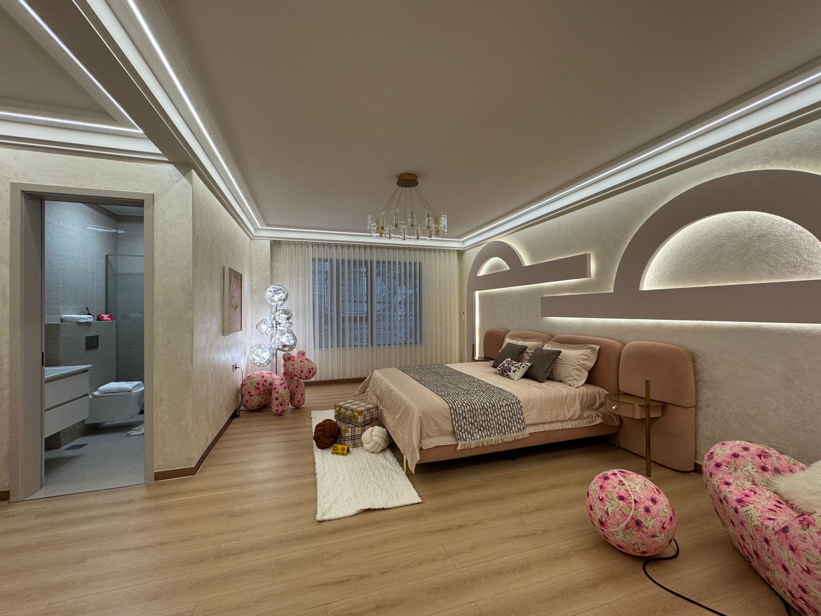 Royal Legend interior
