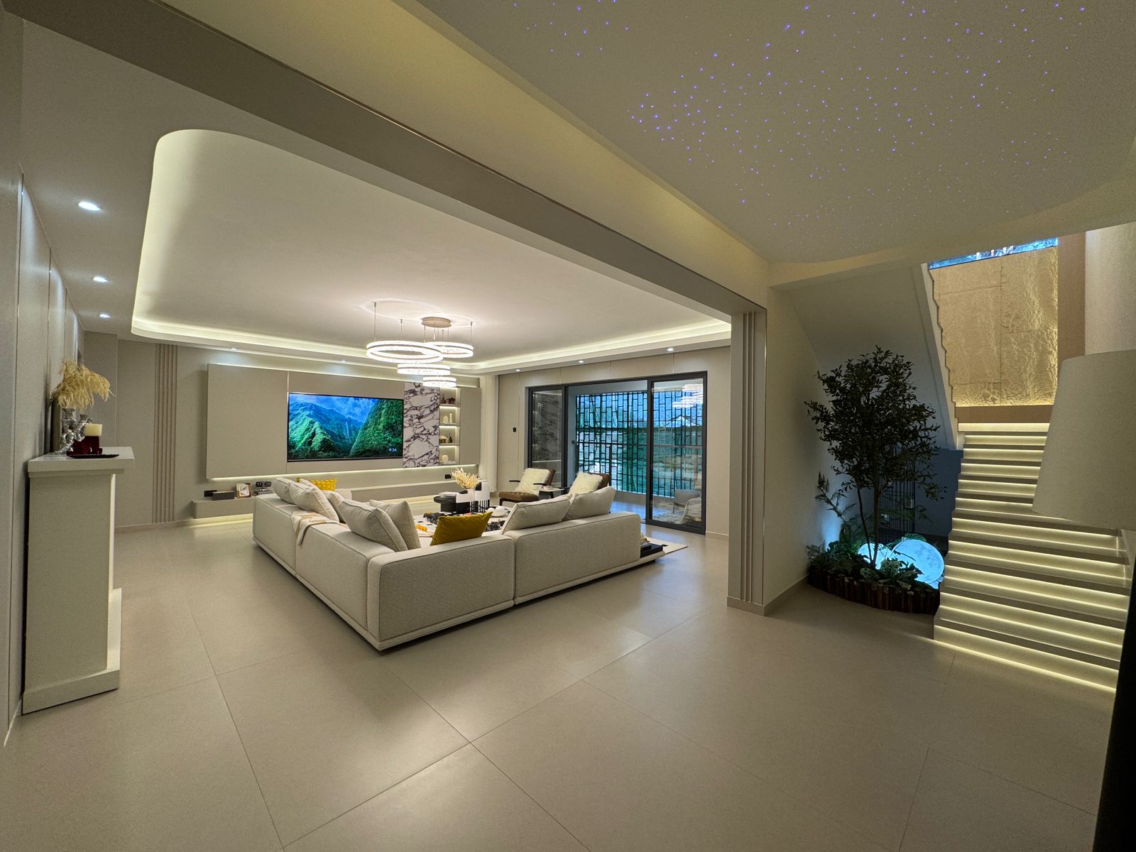 Royal Legend interior