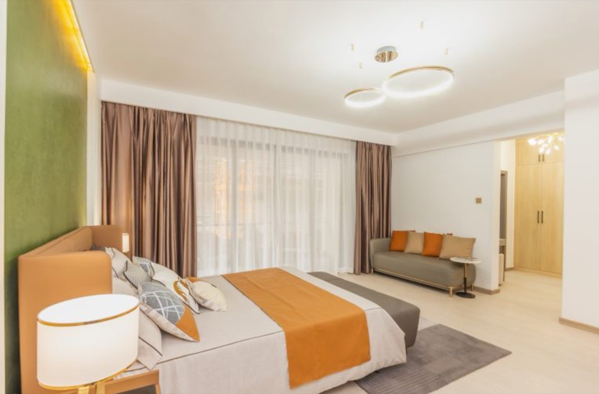Royal Oaks suite
